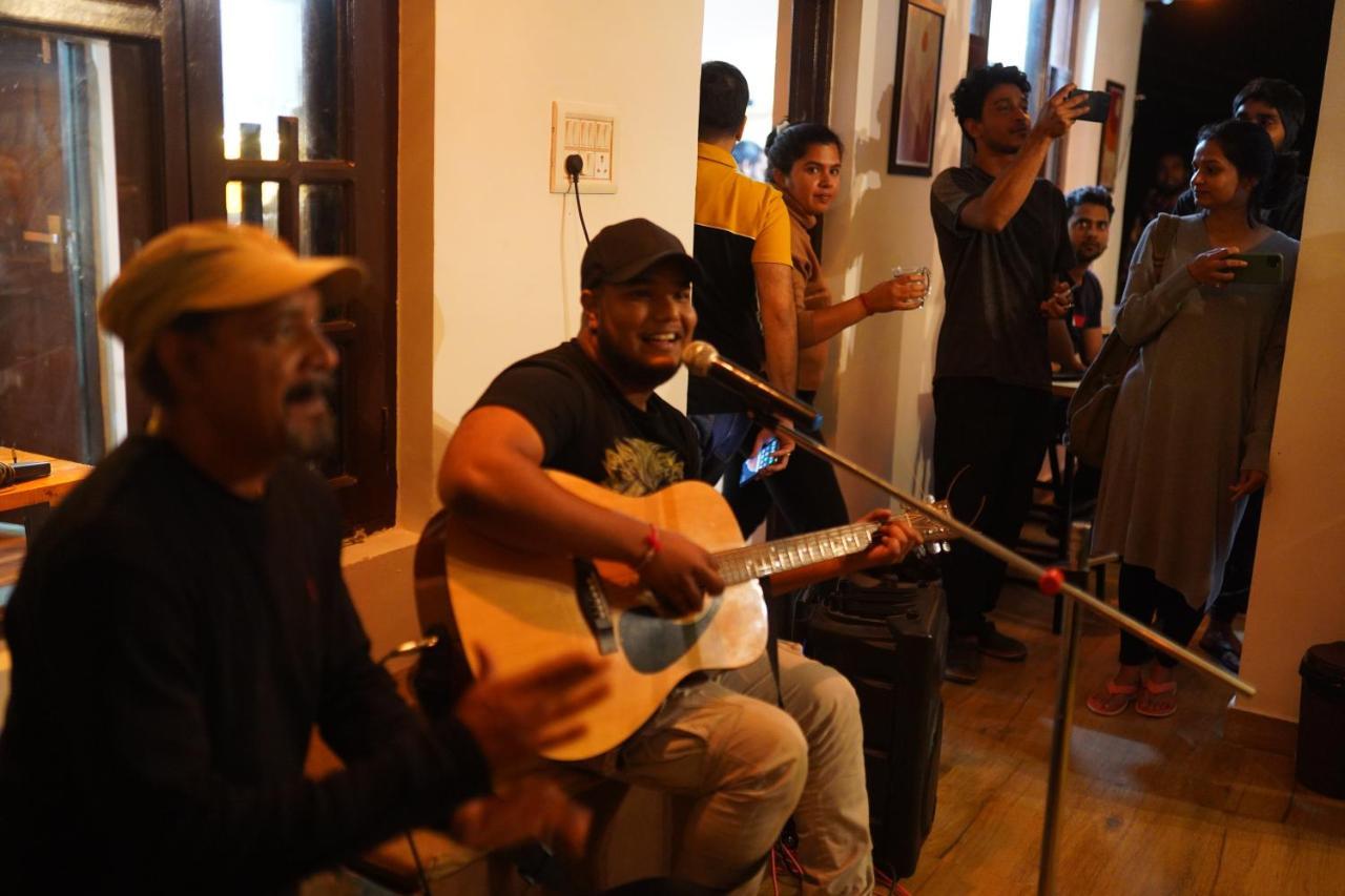 Young Monk Hostel & Cafe Dharamkot 麦罗肯机 外观 照片