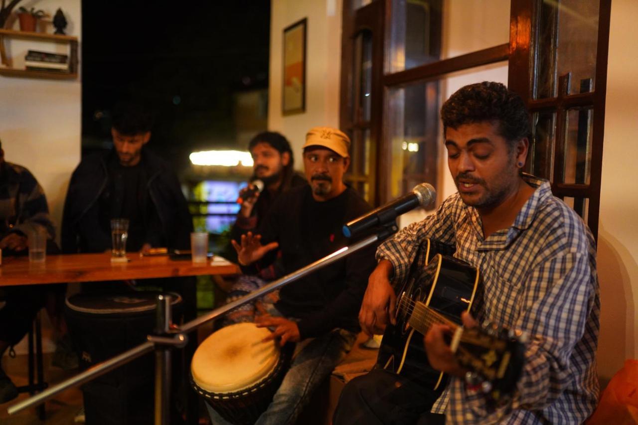 Young Monk Hostel & Cafe Dharamkot 麦罗肯机 外观 照片
