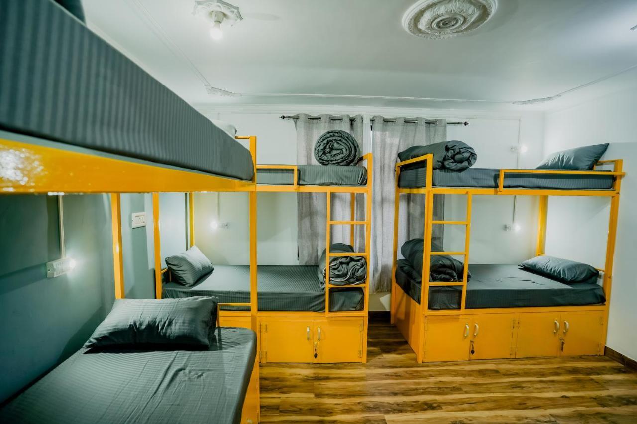 Young Monk Hostel & Cafe Dharamkot 麦罗肯机 外观 照片