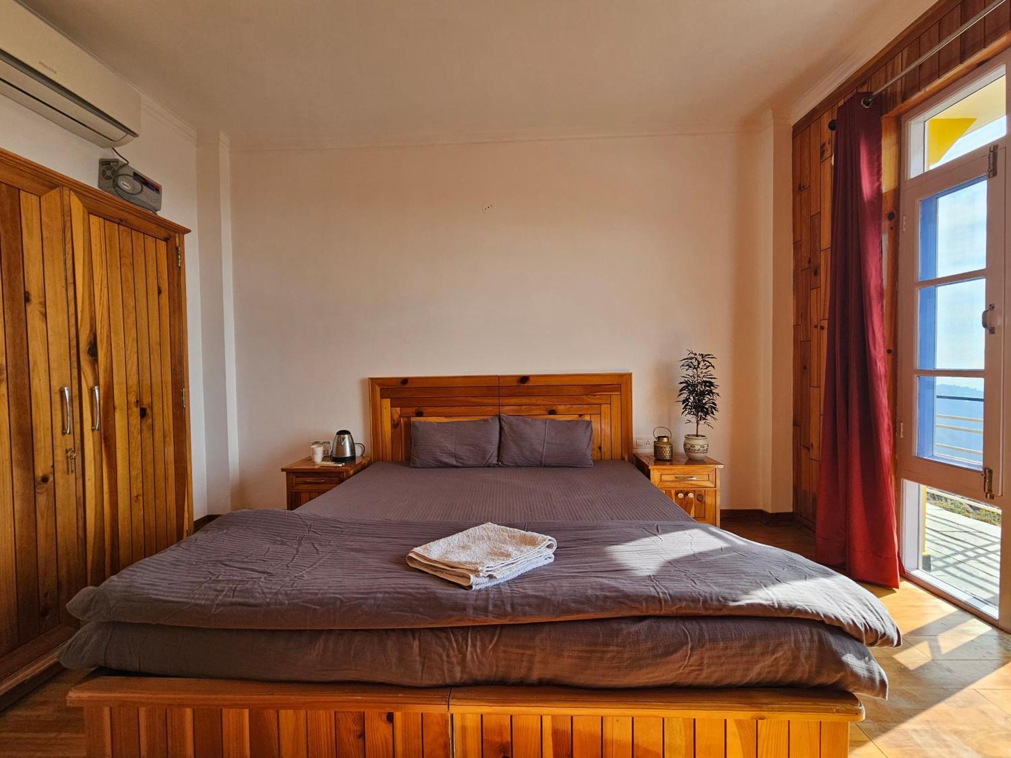 Young Monk Hostel & Cafe Dharamkot 麦罗肯机 外观 照片