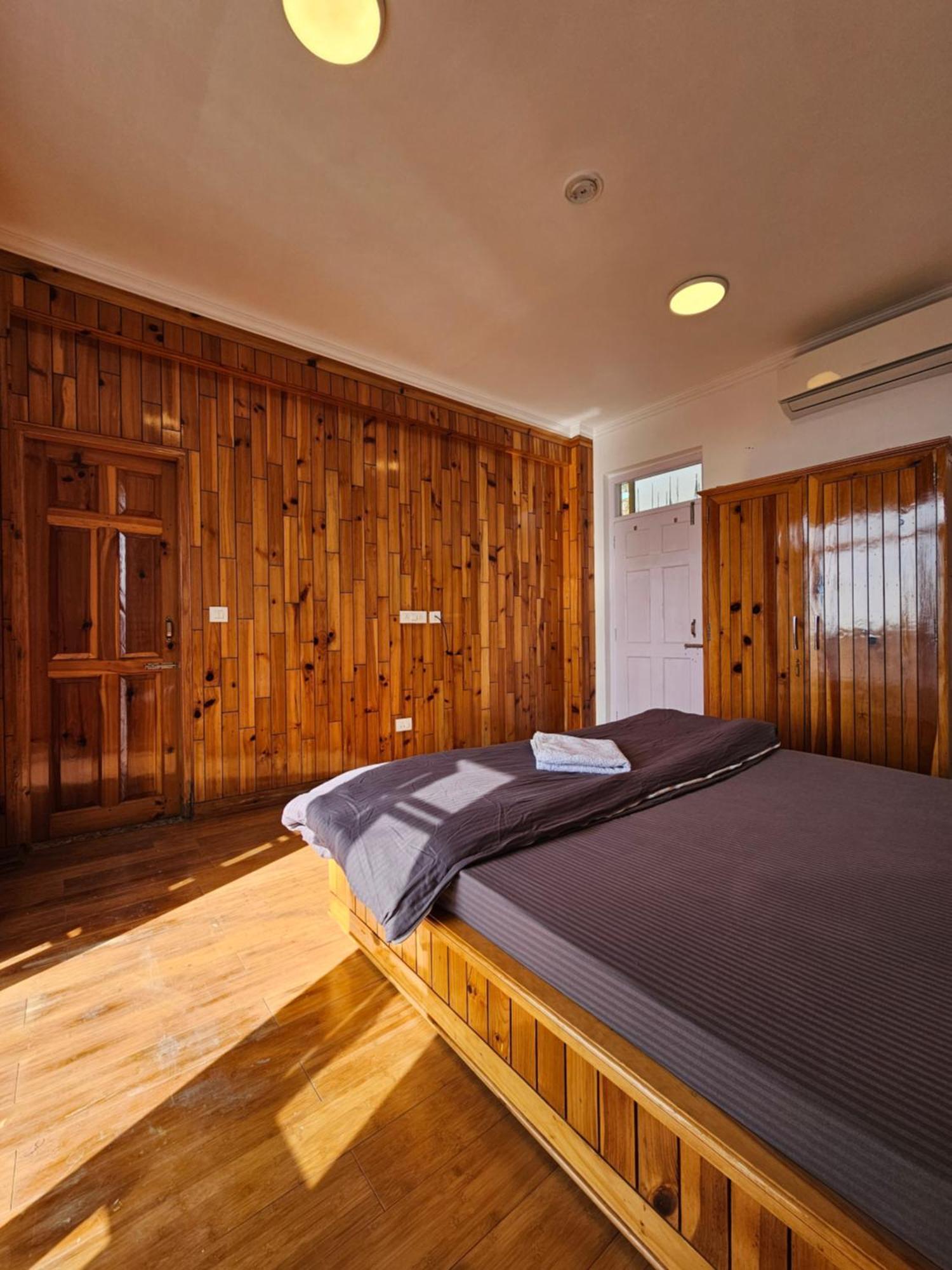 Young Monk Hostel & Cafe Dharamkot 麦罗肯机 外观 照片