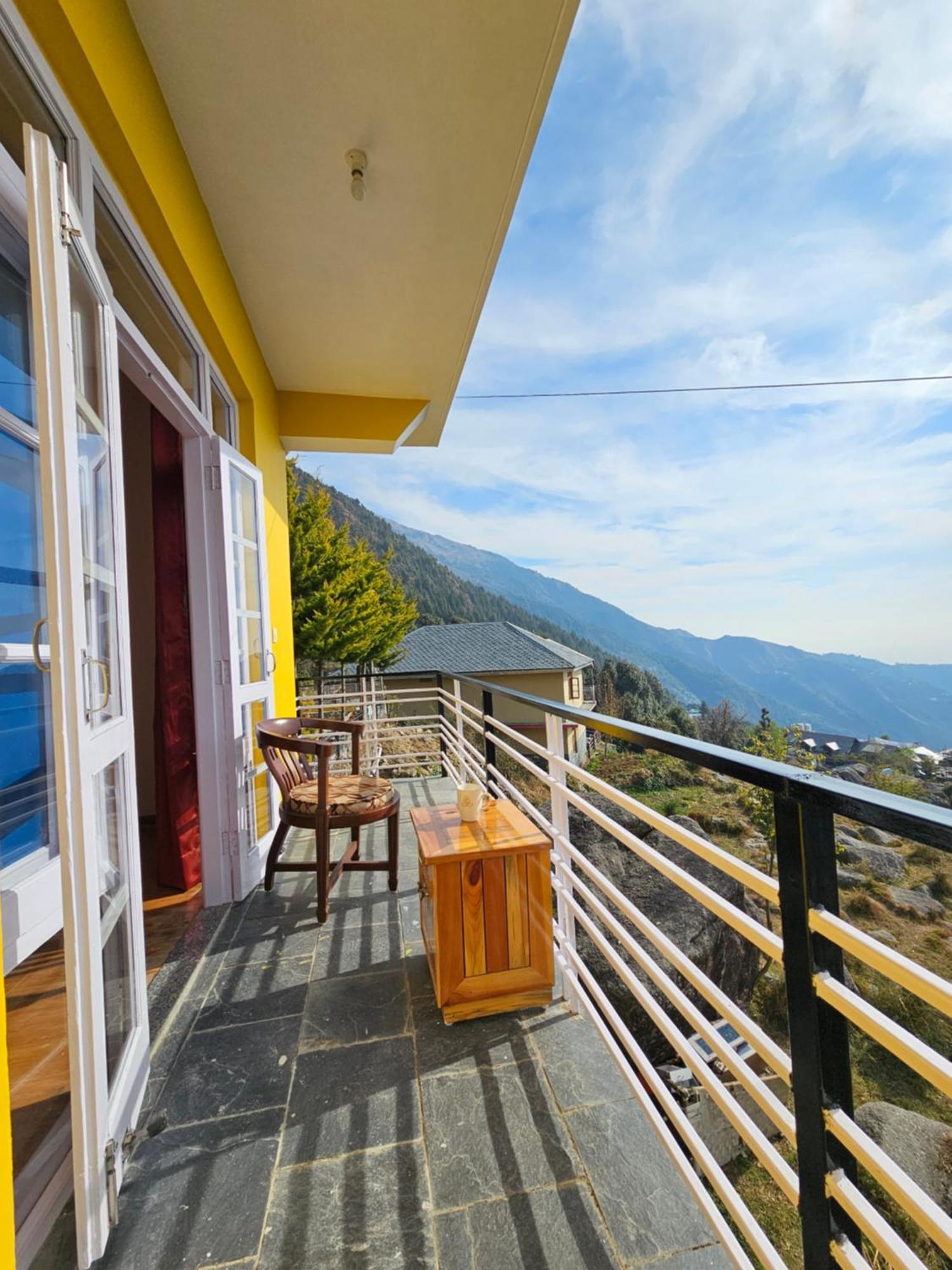 Young Monk Hostel & Cafe Dharamkot 麦罗肯机 外观 照片