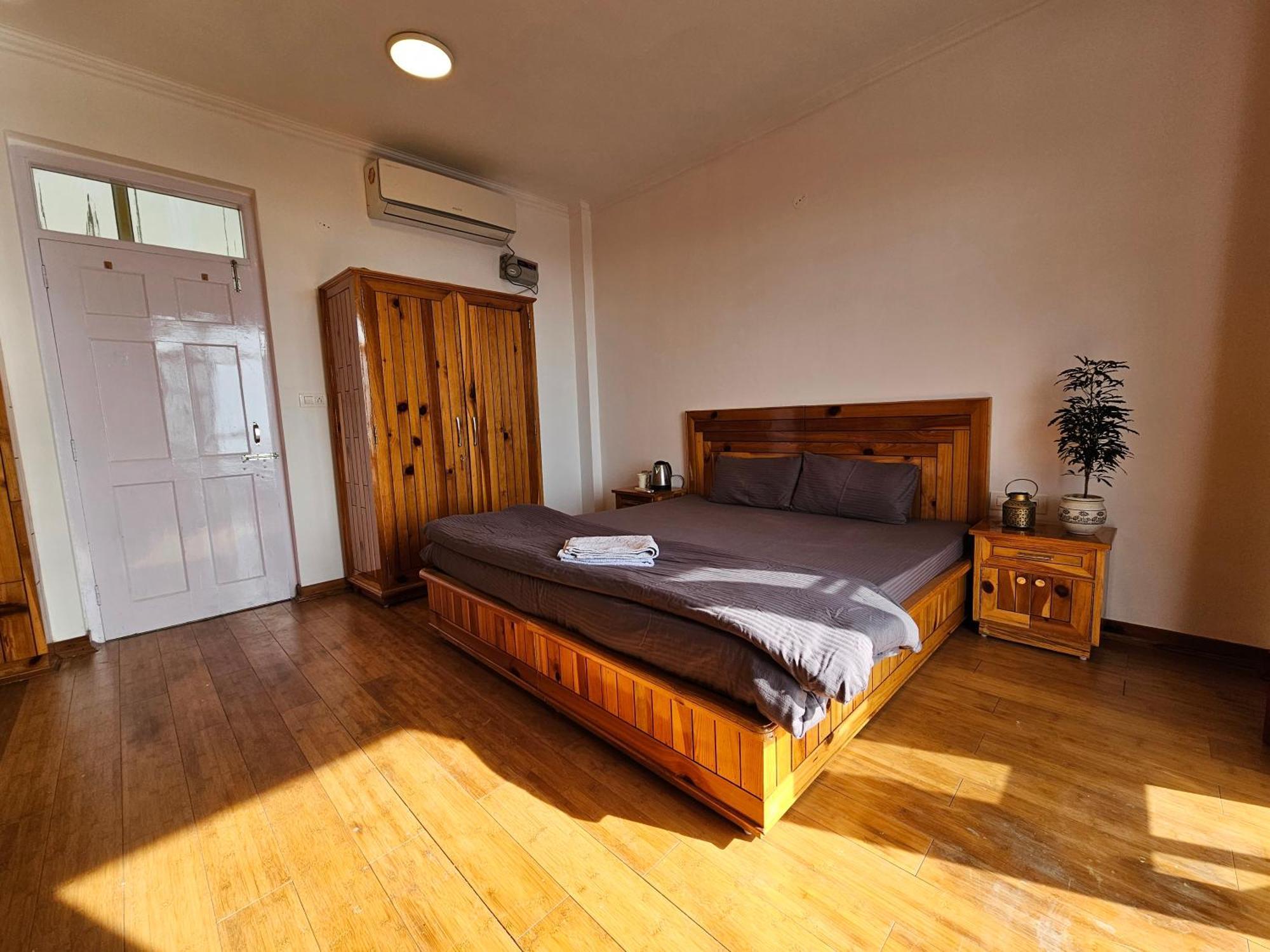 Young Monk Hostel & Cafe Dharamkot 麦罗肯机 外观 照片