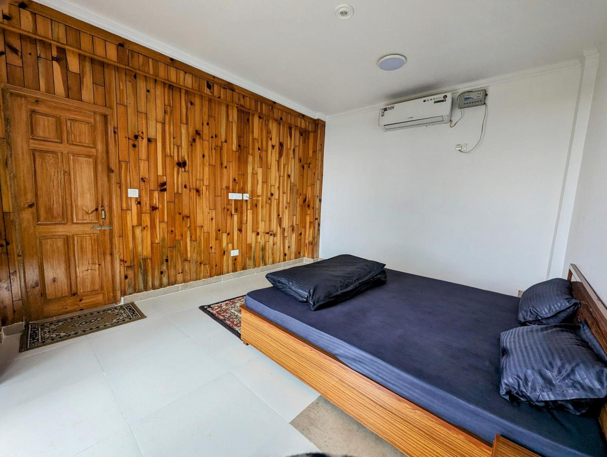 Young Monk Hostel & Cafe Dharamkot 麦罗肯机 外观 照片