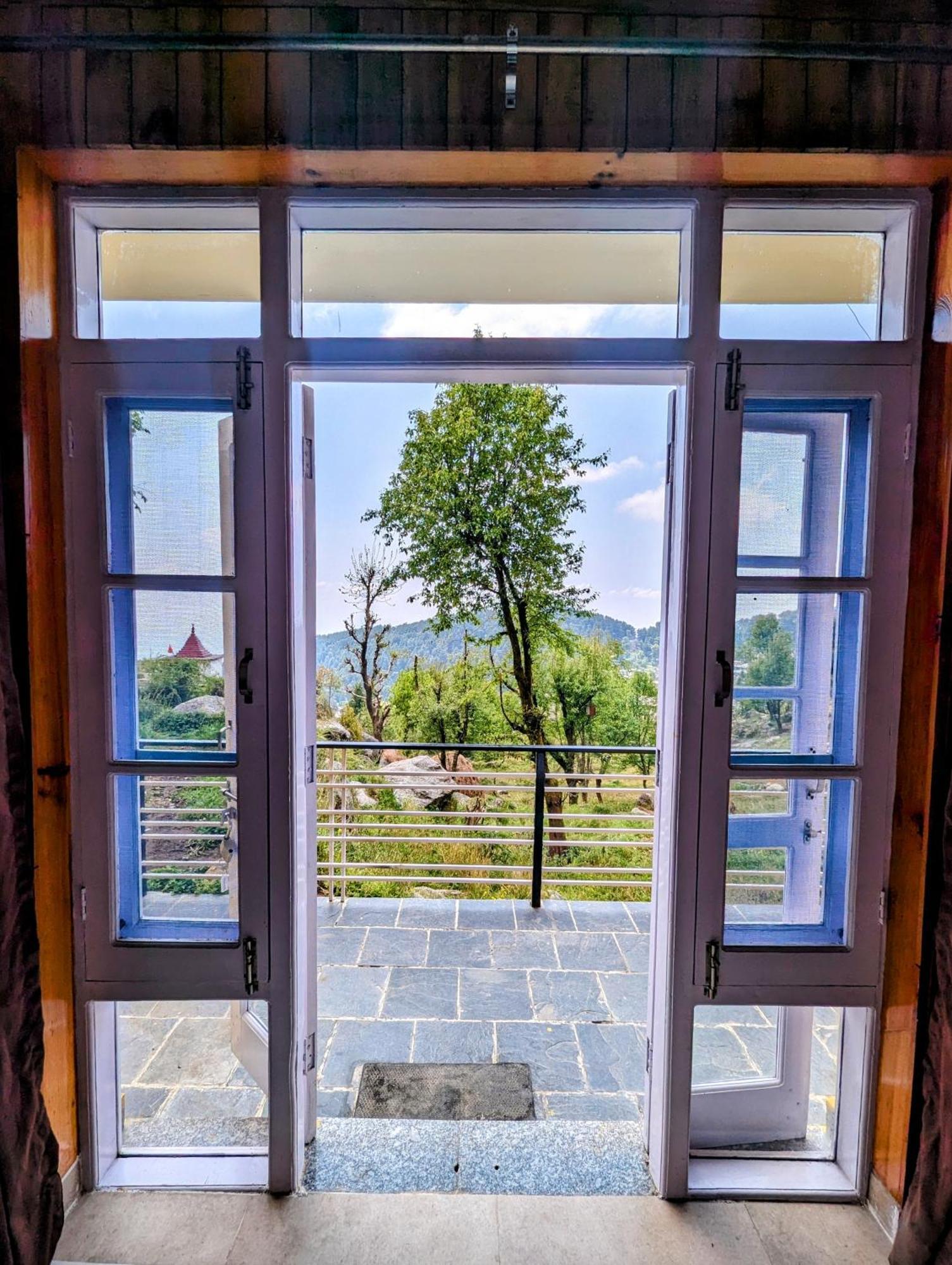 Young Monk Hostel & Cafe Dharamkot 麦罗肯机 外观 照片